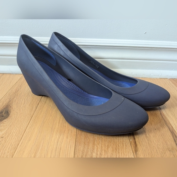 CROCS women Wedge Shoes Navy Blue Almond Tip Size 11 - Picture 1 of 9
